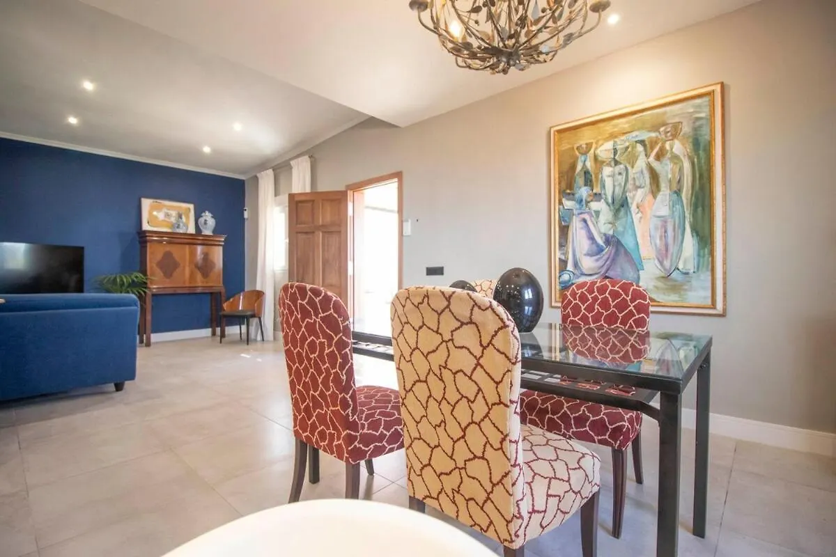 Villa De Lujo Con Jardin Privado Y Vistas Al Mar location